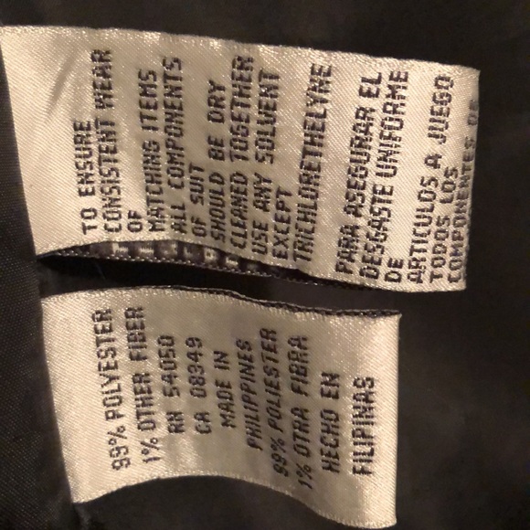 Jones New York career blazer size 10 black with white pin stripes, polyester - Picture 5 of 6